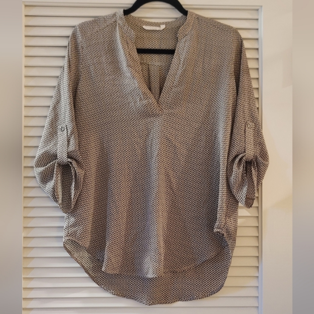 Lush- White/Black/Red Pattern High-Low Lightweight Long-Sleeve Blouse